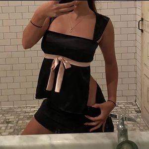 Enduring Kairos Casabella Top Black and Pink